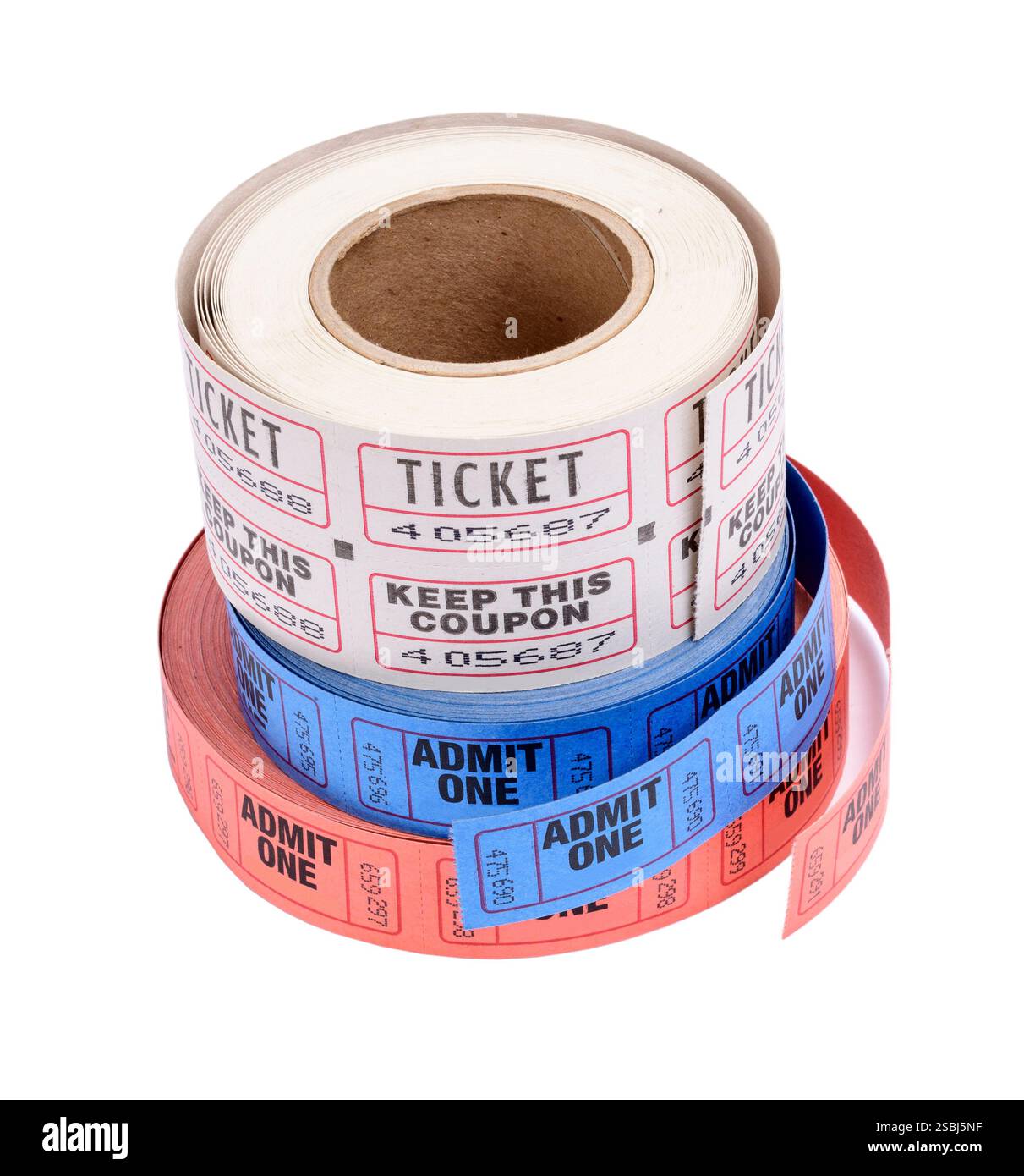 Quadratische Aufnahme von zwei Rollen gestapelt lassen eine Eintrittskarte und eine Rolle für das Verschenken von Preisen isoliert auf weiß zu. Stockfoto