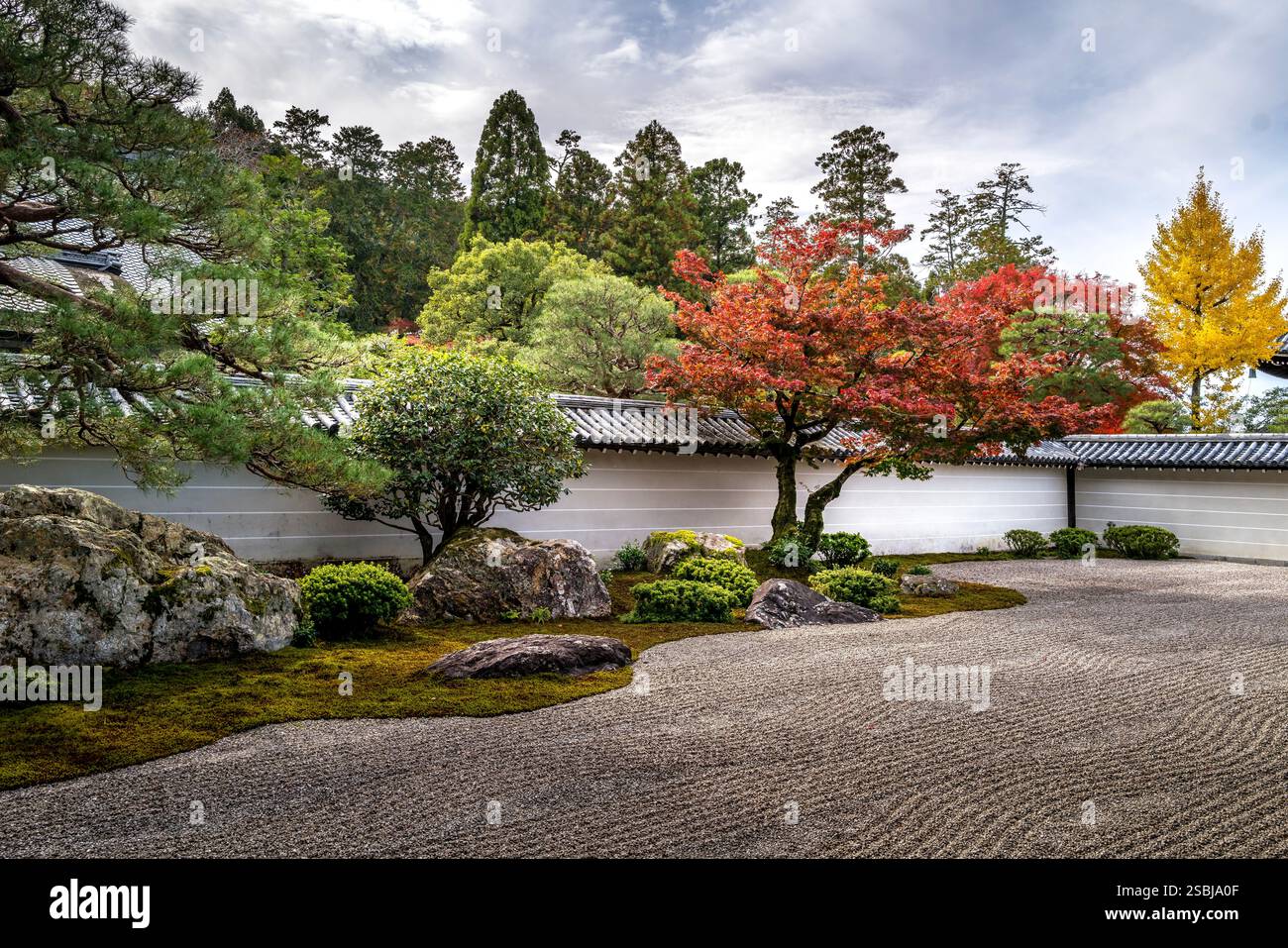Ein schintoistischer Zen-Schrein in einem Tempel in Kyoto Japan Stockfoto