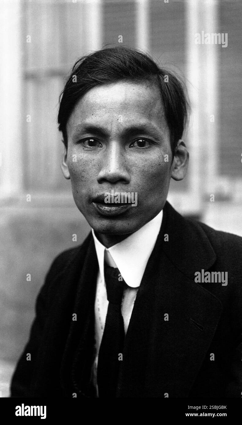 Ho Chi Minh (* Nguyen Sinh Cung) fotografiert auf dem Kongress der Kommunistischen Partei Frankreichs 1921 in Marseille. Ho Chi Minh (1890–1969) war ein vietnamesischer kommunistischer Revolutionär, Nationalist und Politiker. Von 1945 bis 1955 war er Premierminister der Demokratischen Republik Vietnam und von 1945 bis zu seinem Tod 1969 Präsident. Stockfoto