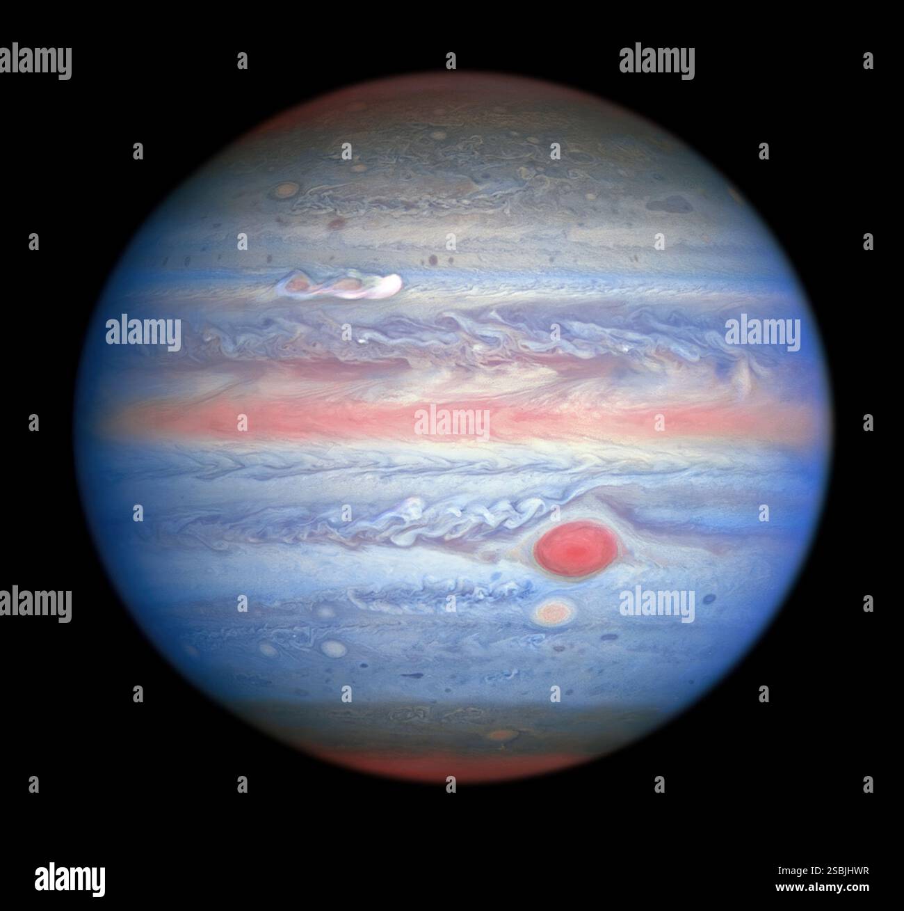 Mehrwellenlängenbeobachtung von Jupiter in ultraviolettem/sichtbarem/nahinfrarotem Licht, aufgenommen vom Hubble Space Telescope am 25. August 2020. Stockfoto