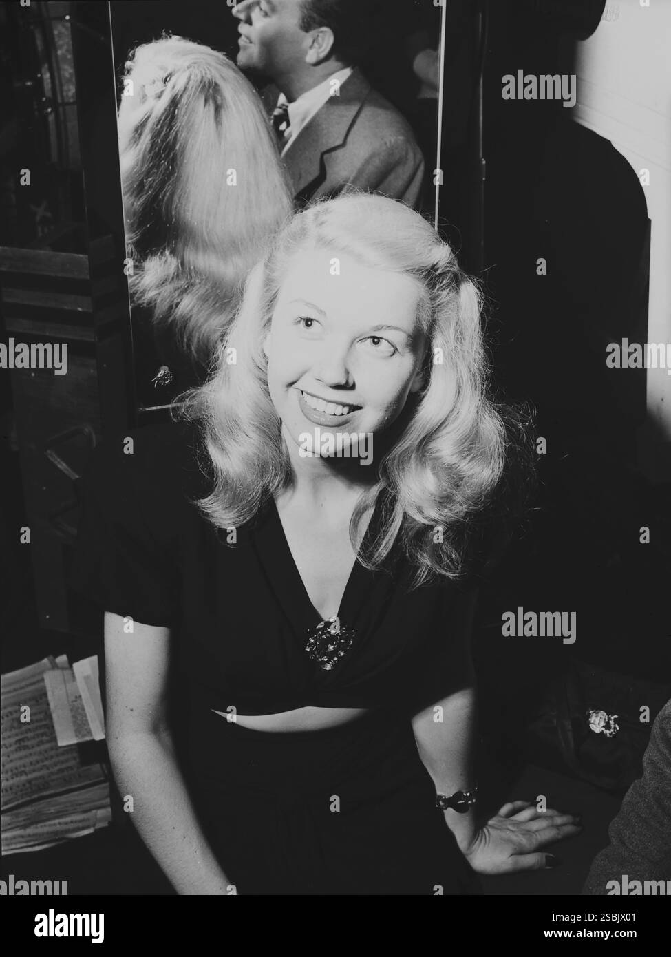 Porträt von Doris Day und Les Brown, Aquarium, New York, N.Y., ca. Juli 1946. Doris Day (1922–2019) war eine US-amerikanische Schauspielerin, Sängerin und Tierschutzaktivistin. Stockfoto