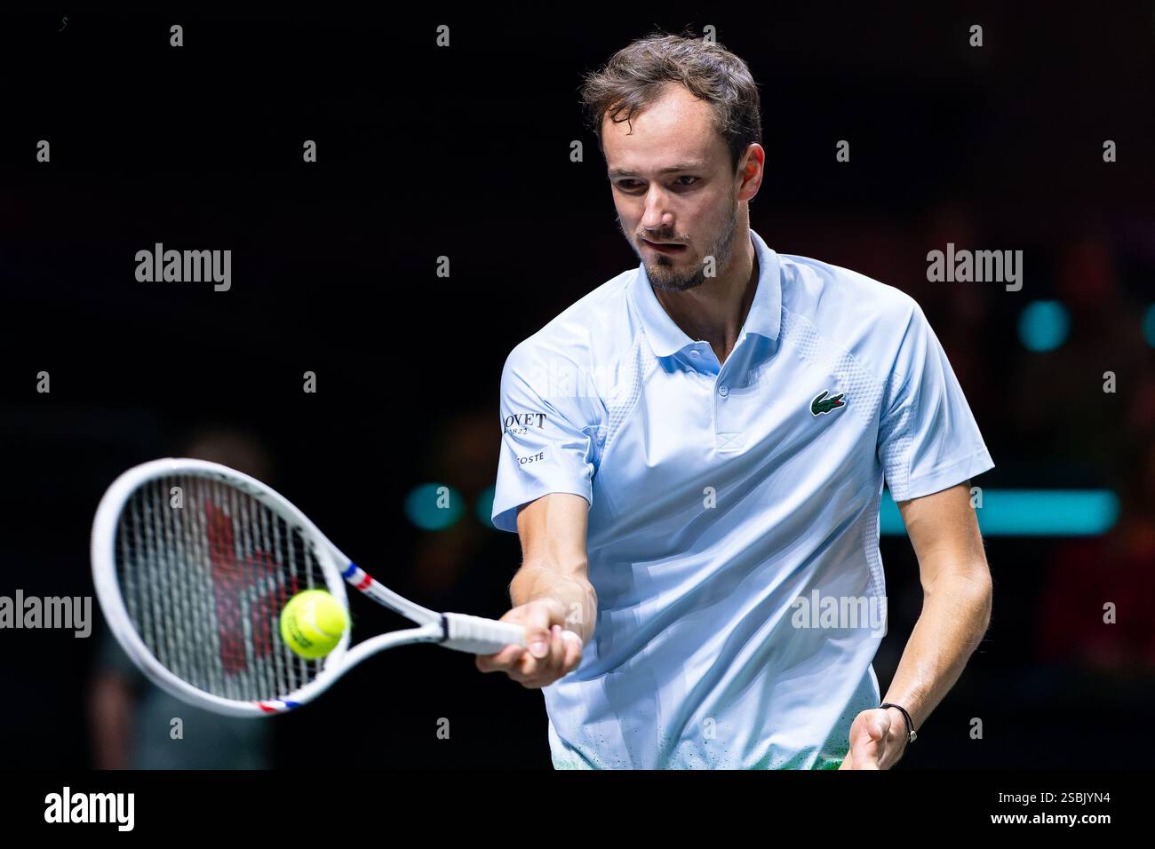 Rotterdam, Niederlande. Februar 2025. ROTTERDAM, NIEDERLANDE - 3. FEBRUAR: Daniil Medwedev von Russland in Aktion während des ersten Tages der ABN AMRO Open in Rotterdam Ahoy am 3. Februar 2025 in Rotterdam, Niederlande. (Foto von Joris Verwijst/Orange Pictures) Credit: Orange Pics BV/Alamy Live News Stockfoto