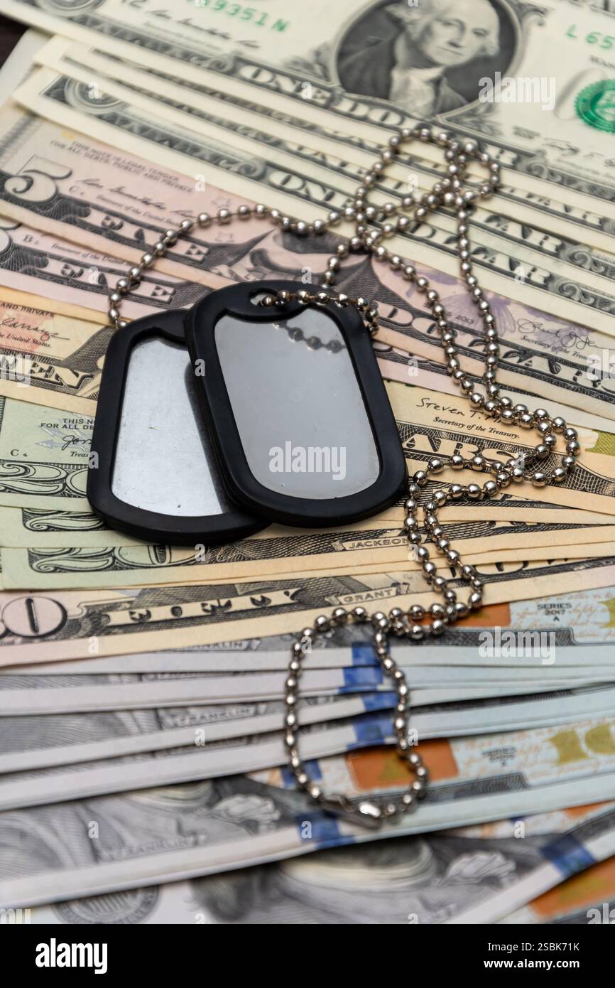 Symbolisch für militärische Schulden und wirtschaftliche Stabilität - ein Zeichen für US-Dollar Stockfoto