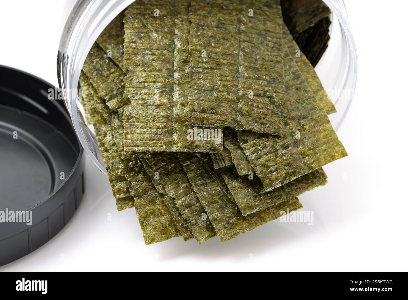 Japanisches Essen, Ajituke Nori trockene Algenblätter auf weißem Hintergrund Stockfoto