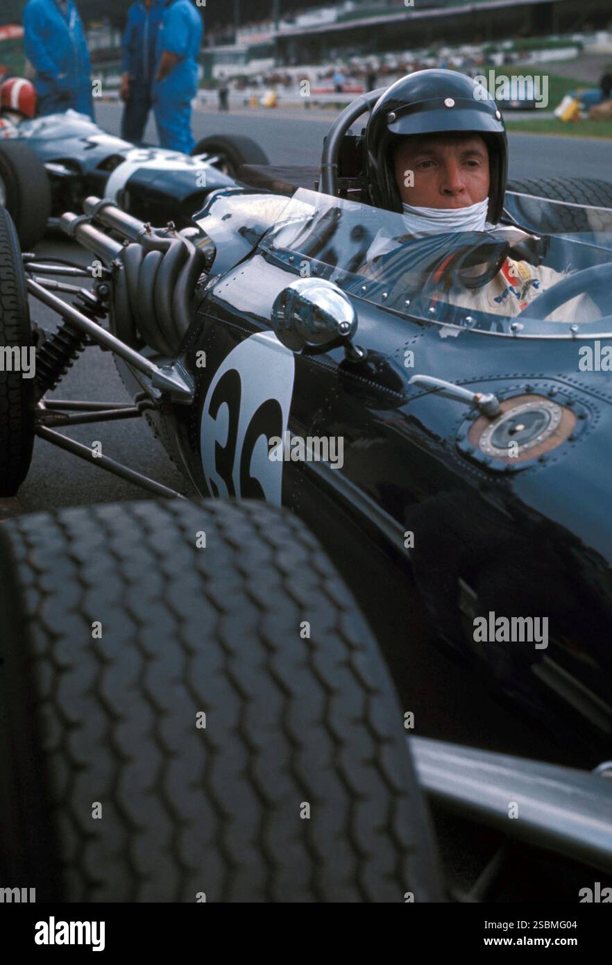 Dan Gurney beim Großen Preis von Belgien 1967, den er gewann, auf der Kurse Spa-Francorchamps am Lenkrad des Gurney Eagle-Weslake Mk1 des Anglo American Racers (ihr einziger Formel-1-Sieg). Stockfoto