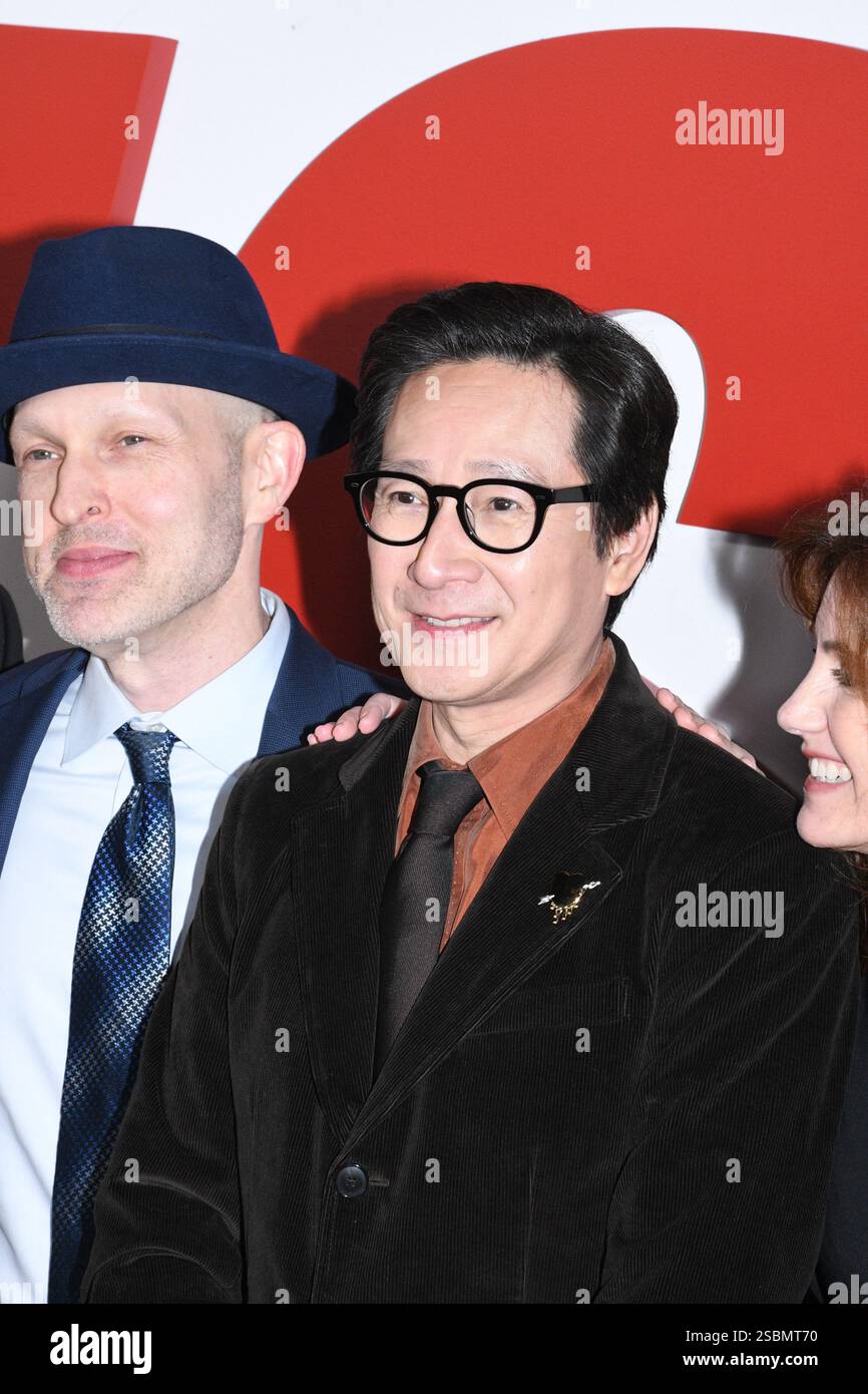 Hollywood, Kalifornien, USA 3. Februar 2025 (L-R) der Schauspieler Jeff Cohen und der Schauspieler Ke Huy Quan besuchen die Premiere von Universal Pictures Love Hurts im TCL Chinese Theatre am 3. Februar 2025 in Hollywood, Kalifornien, USA Foto von Barry King/Alamy Live News Stockfoto