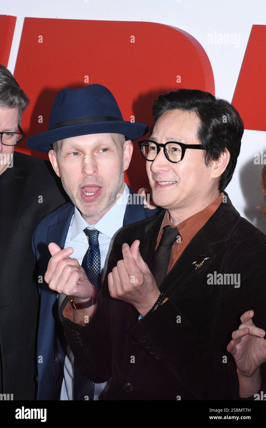 Hollywood, Kalifornien, USA 3. Februar 2025 (L-R) der Schauspieler Jeff Cohen und der Schauspieler Ke Huy Quan besuchen die Premiere von Universal Pictures Love Hurts im TCL Chinese Theatre am 3. Februar 2025 in Hollywood, Kalifornien, USA Foto von Barry King/Alamy Live News Stockfoto