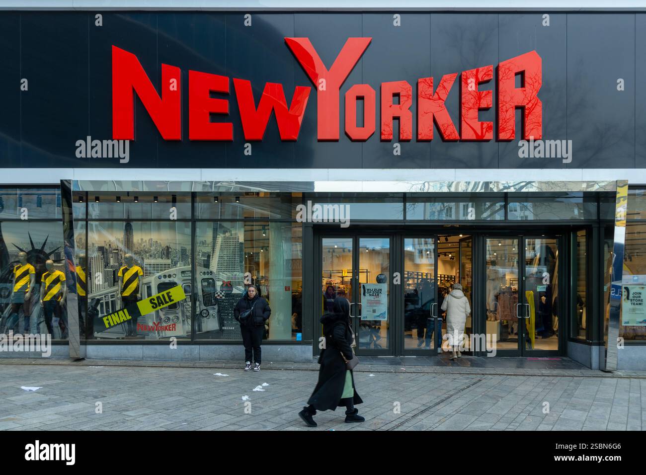 NewYorker Store Logoschild, ein deutscher Bekleidungshändler mit Hauptsitz in Braunschweig. Stockfoto
