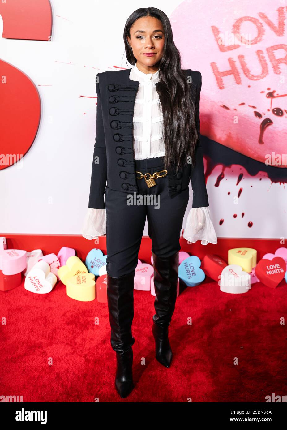 Hollywood, Usa. Februar 2025. HOLLYWOOD, LOS ANGELES, KALIFORNIEN, USA - 3. FEBRUAR: Ariana DeBose kommt zur Los Angeles Premiere von Universal Pictures 'Love Hurts', die am 3. Februar 2025 im TCL Chinese Theatre IMAX in Hollywood, Los Angeles, Kalifornien, USA stattfindet. (Foto: Xavier Collin/Image Press Agency) Credit: Image Press Agency/Alamy Live News Stockfoto