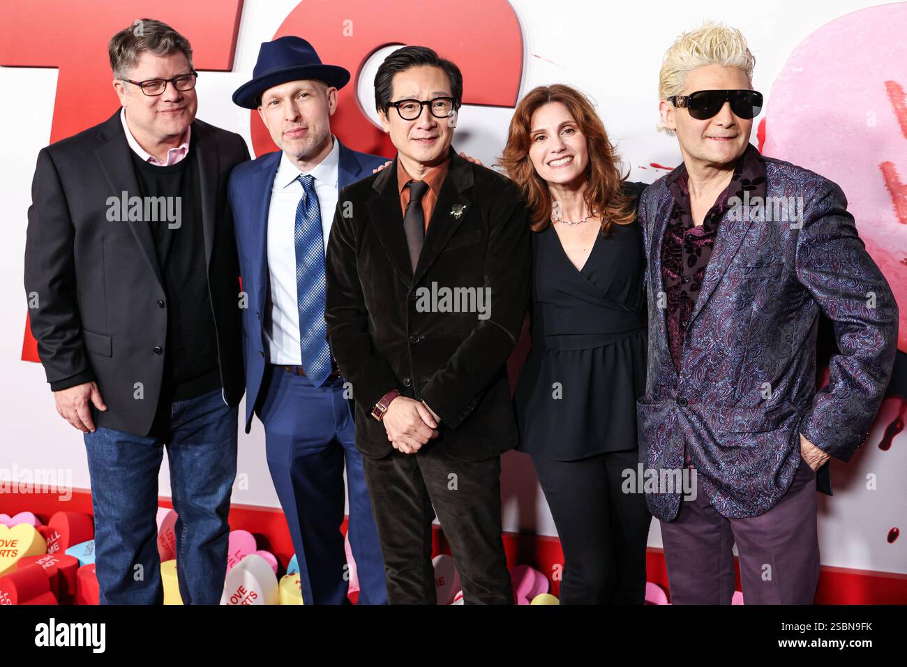 Hollywood, Usa. Februar 2025. HOLLYWOOD, LOS ANGELES, KALIFORNIEN, USA - 3. FEBRUAR: Sean Astin, Jeff Cohen, Ke Huy Quan, Kerri Green und Corey Feldman kommen zur Los Angeles Premiere von Universal Pictures 'Love Hurts', die am 3. Februar 2025 im TCL Chinese Theatre IMAX in Hollywood, Los Angeles, Kalifornien, USA, stattfindet. (Foto: Xavier Collin/Image Press Agency) Credit: Image Press Agency/Alamy Live News Stockfoto