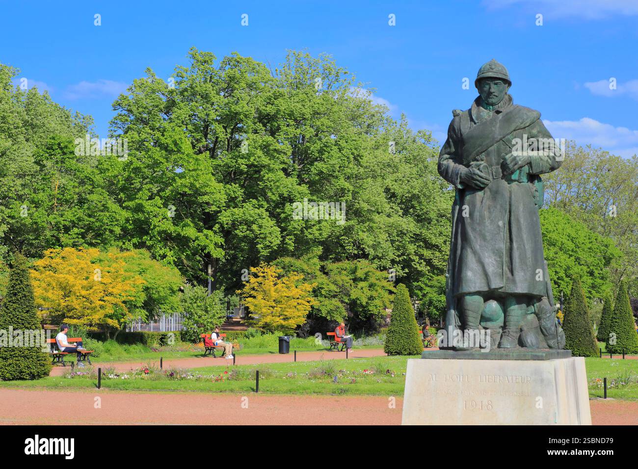 Frankreich, Mosel, Metz, Metz-Centre, Esplanade-Garten, Statue des befreienden Poilu in Hommage an die Soldaten des Ersten Weltkriegs Stockfoto