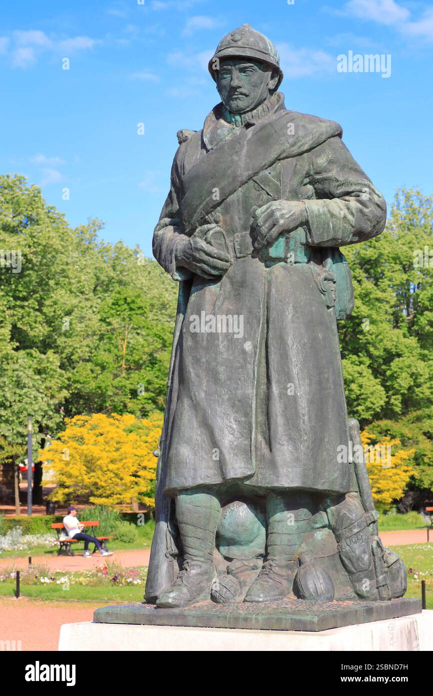 Frankreich, Mosel, Metz, Metz-Centre, Esplanade-Garten, Statue des befreienden Poilu in Hommage an die Soldaten des Ersten Weltkriegs Stockfoto
