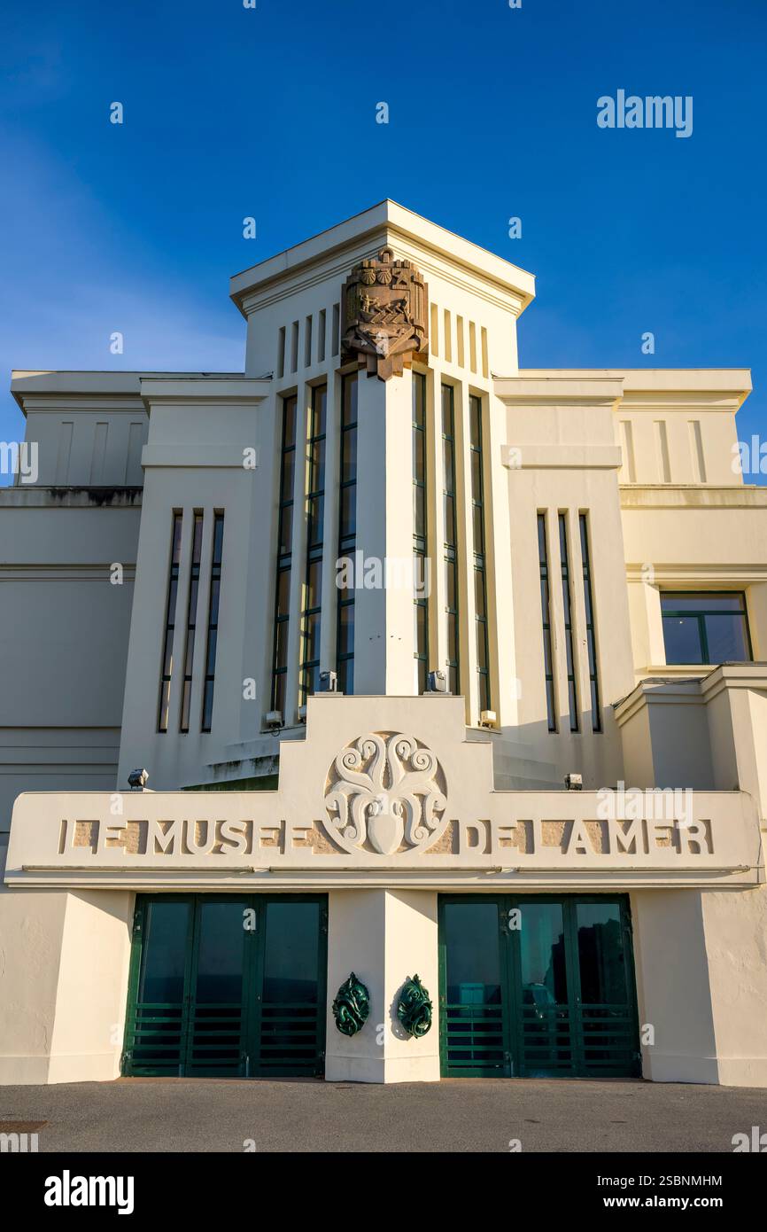 Frankreich, Pyrenäen Atlantiques, Baskenland, Biarritz, das 1933 erbaute Art Deco Aquarium und Meeresmuseum, Oktopus an der Frontispion Stockfoto