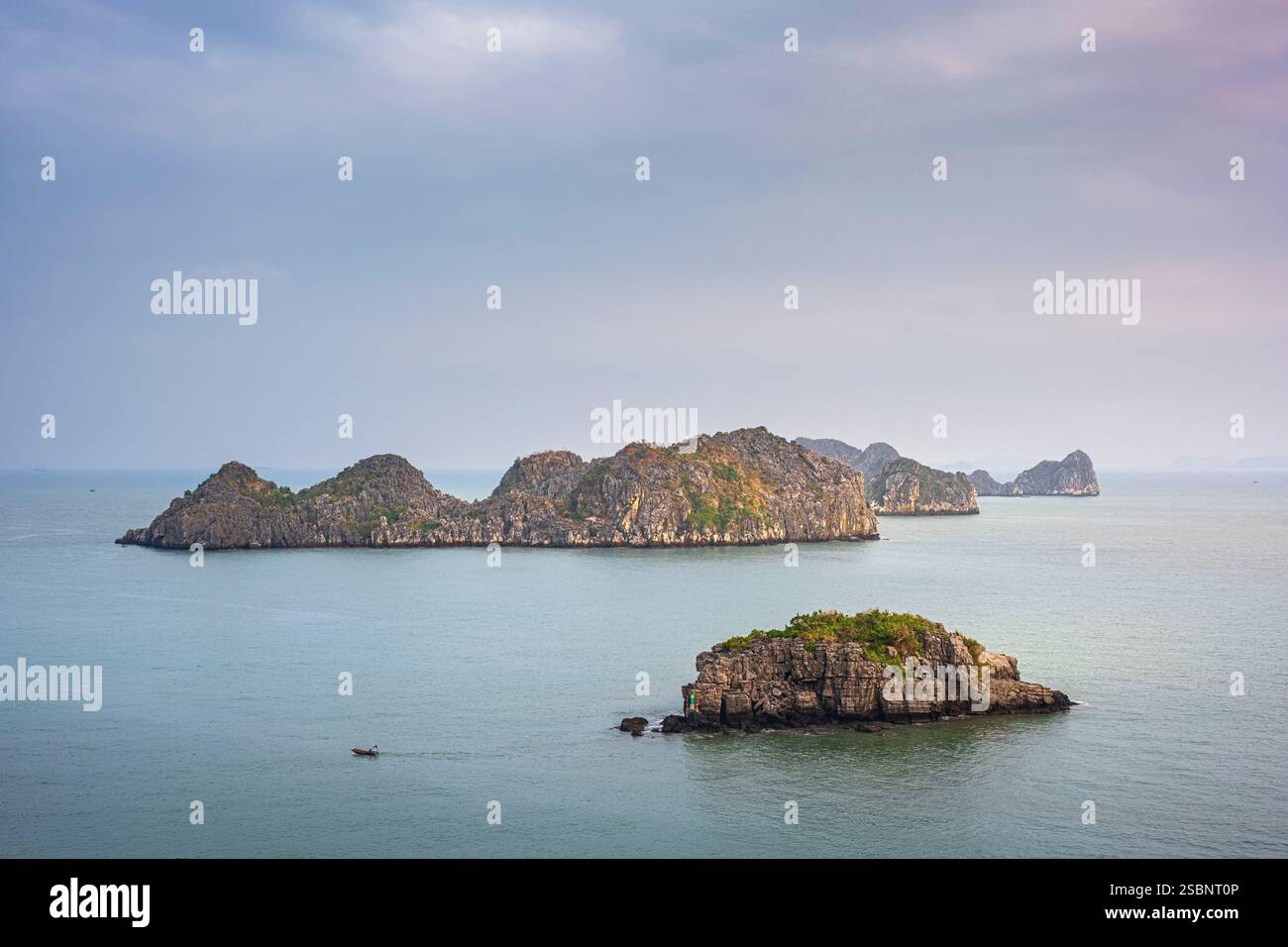 Vietnam, Provinz Haiphong, Cat Ba Island, Lan Ha Bay (UNESCO-Weltkulturerbe) Stockfoto