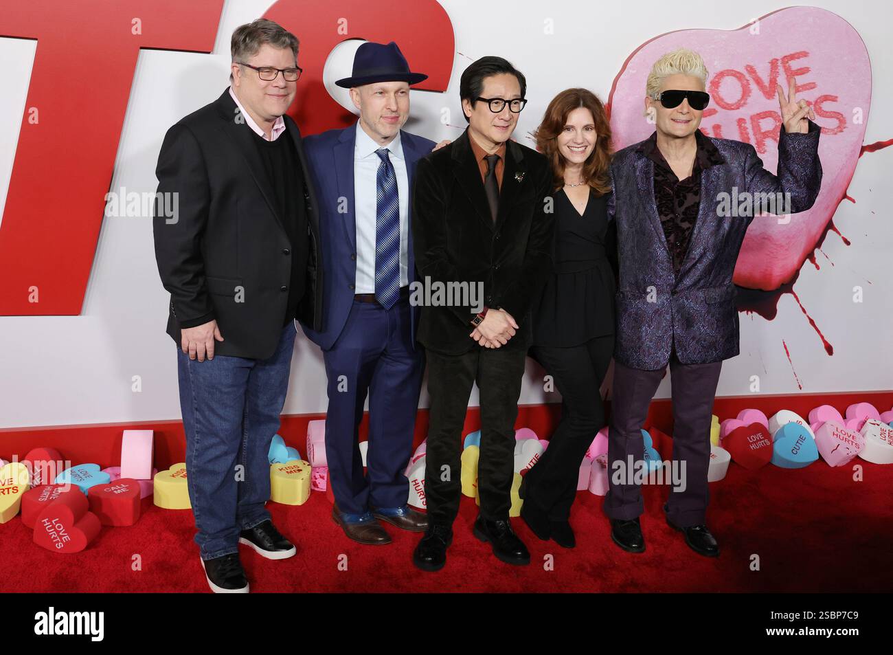 Hollywood, ca. 3. Februar 2025. Sean Astin, Jeff Cohen, Ke Huy Quan, Kerri Green, Corey Feldman bei der Premiere von Universal Pictures 'Love Hurts' im TCL Chinese Theatre Hollywood am 3. Februar 2025 in Hollywood, Kalifornien. Quelle: Faye Sadou/Media Punch/Alamy Live News Stockfoto