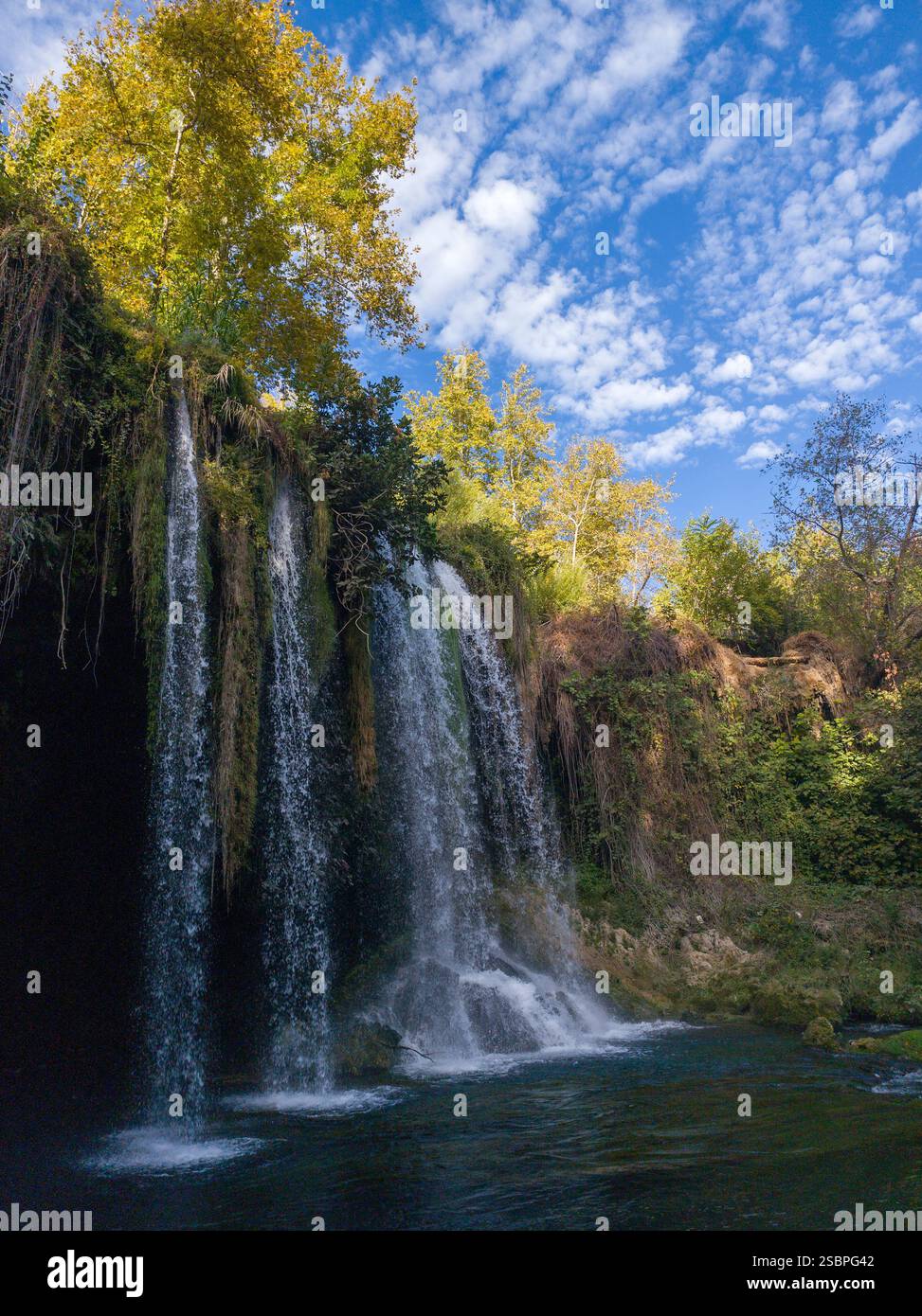 Wahrzeichen der Türkei. Wunderschöner und majestätischer Wasserfall Stockfoto