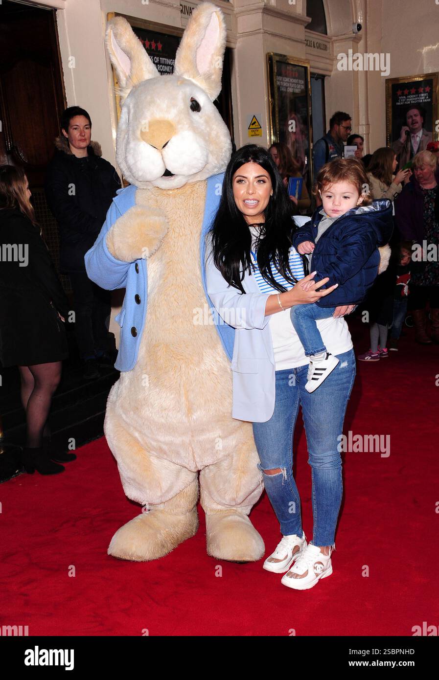 Cara de la Hoyde besuchte am 9. April 2019 die Galavorstellung von Peter Rabbit im Theatre Royal Haymarket London Stockfoto