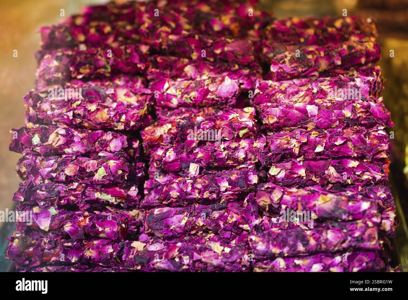 Laden der traditionellen türkischen Honig lokum Zucker überzogen soft Candy Stockfoto