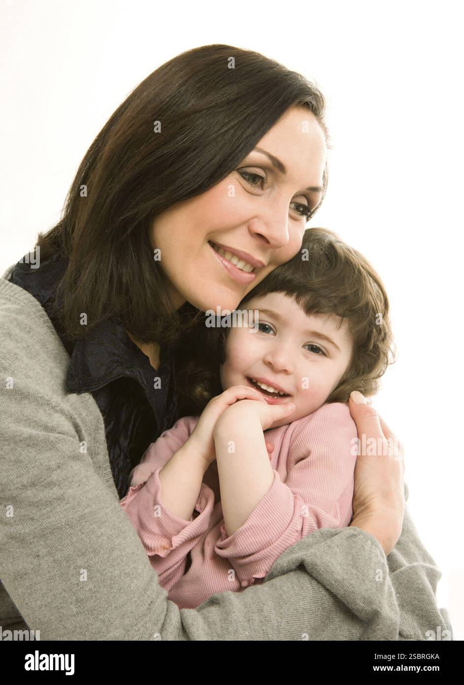 Mutter und Tochter, beste Freunde, auf weißem Hintergrund Stockfoto