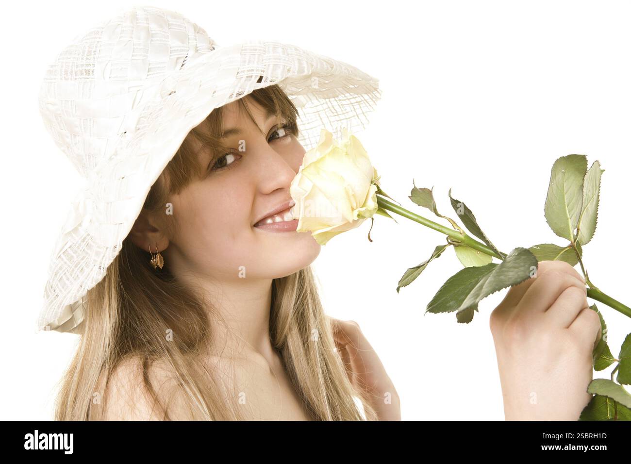 Nahaufnahme einer schönen blonden Frau mit Teerose Stockfoto