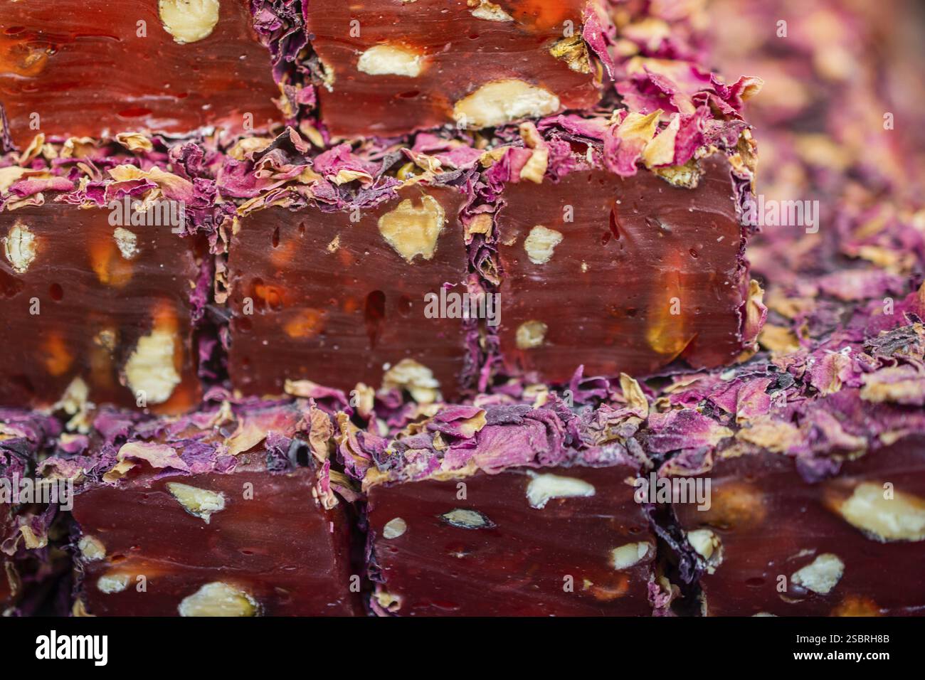 Laden der traditionellen türkischen Honig lokum Zucker überzogen soft Candy Stockfoto
