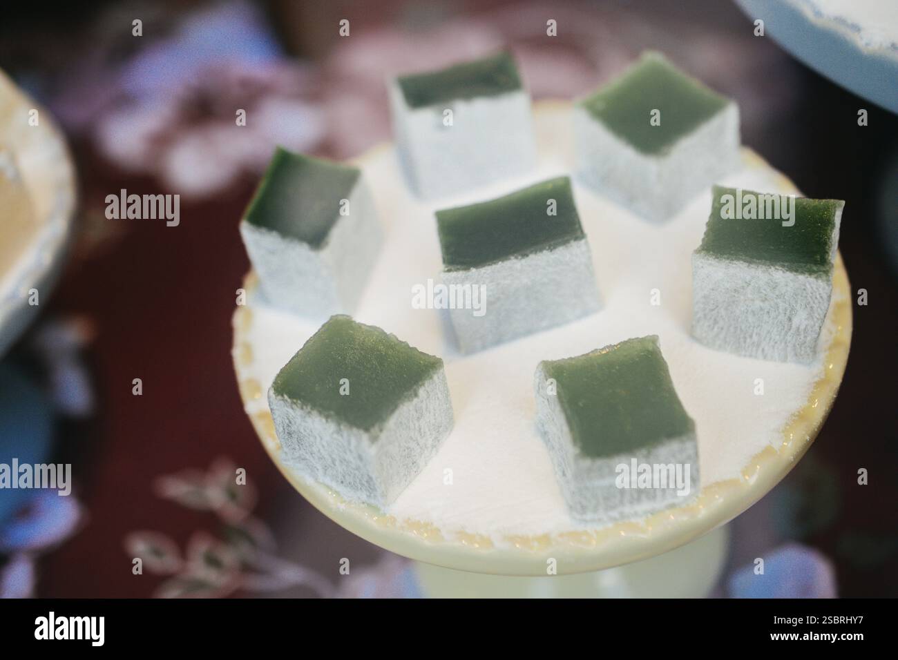 Laden der traditionellen türkischen Honig lokum Zucker überzogen soft Candy Stockfoto