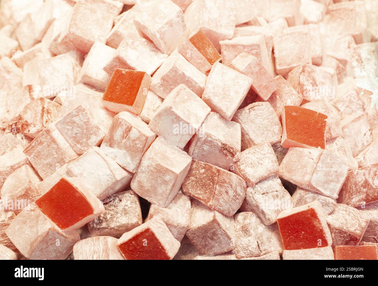 Laden der traditionellen türkischen Honig lokum Zucker überzogen soft Candy Stockfoto