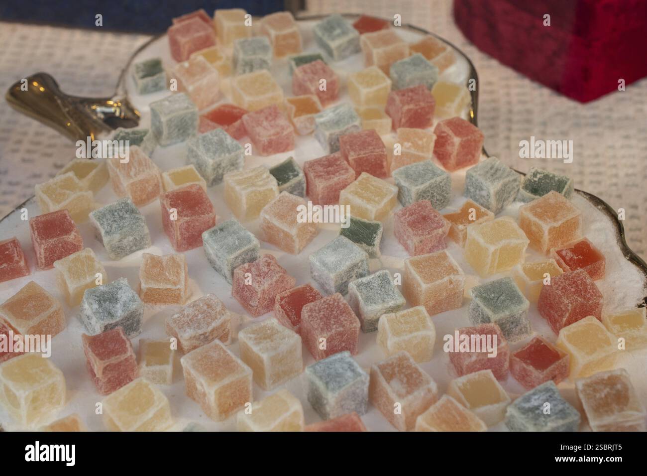 Traditionelle türkische Delikatesse, zuckerbeschichtete weiche Süßigkeiten Stockfoto