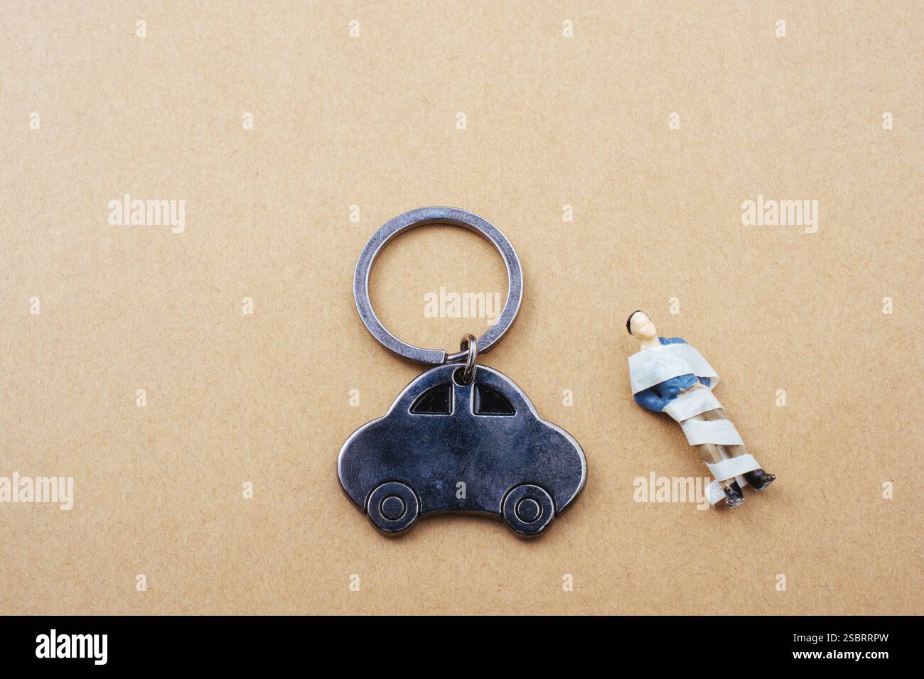 Mieten Sie ein Auto-Symbol für geschäftliche Zwecke. Den Schlüsselhalter mit dem Autoschlüssel Stockfoto