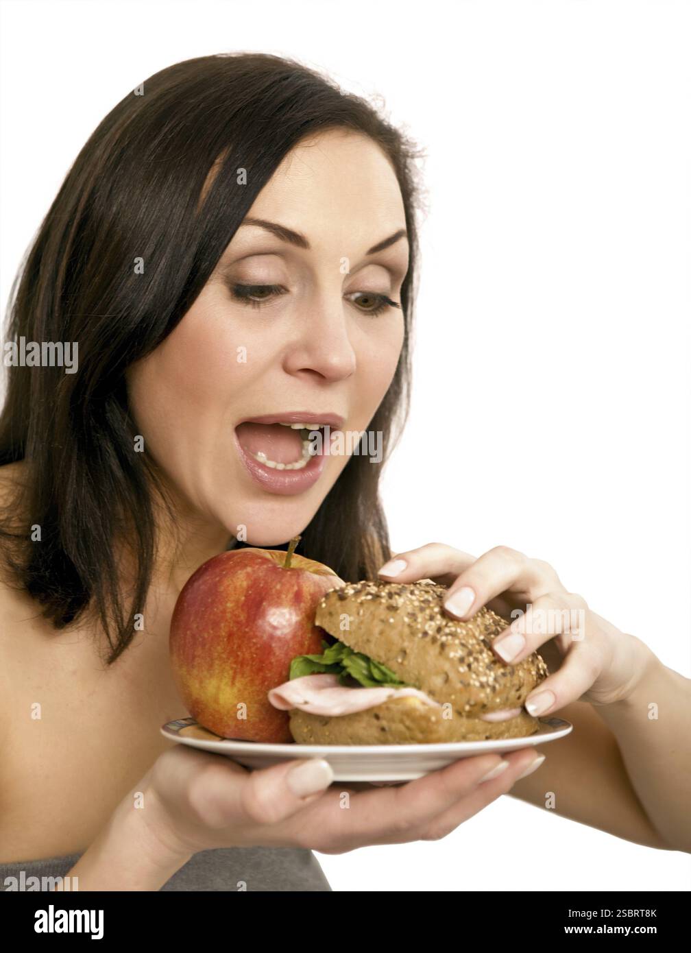 Frau isst Burger, isoliert auf weißem Hintergrund Stockfoto