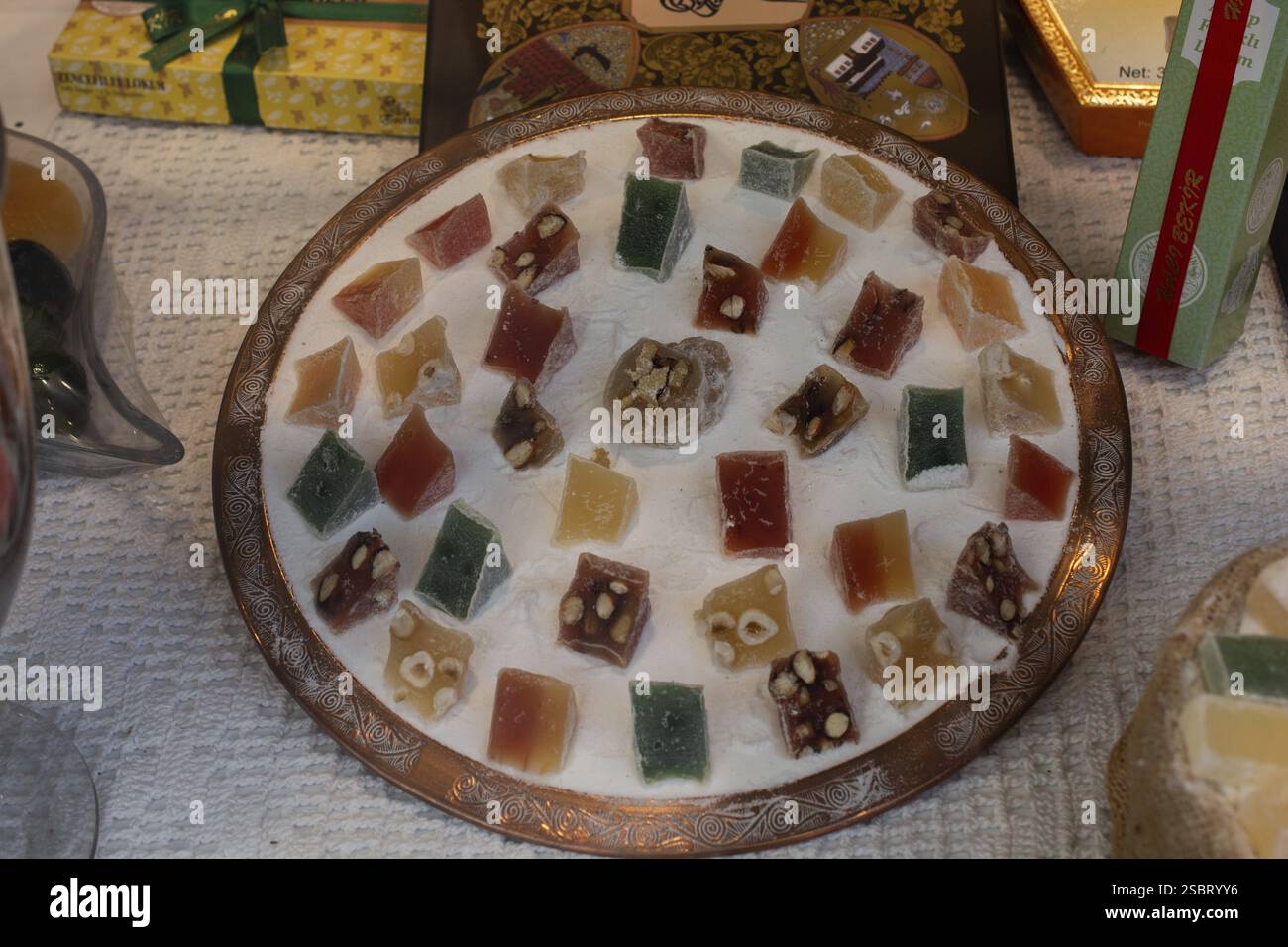 Traditionelle türkische Delikatesse, zuckerbeschichtete weiche Süßigkeiten Stockfoto