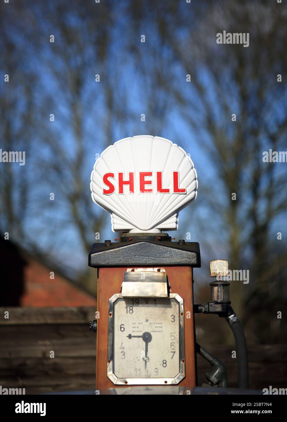 Vintage Shell Kraftstoffpumpe im Black Country Living Museum, Dudley, West midlands, England, Großbritannien. Stockfoto