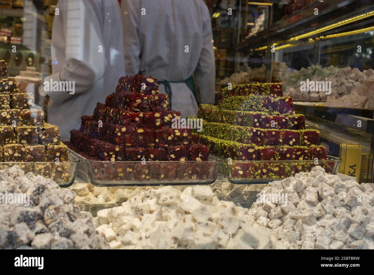 Laden der traditionellen türkischen Honig lokum Zucker überzogen soft Candy Stockfoto