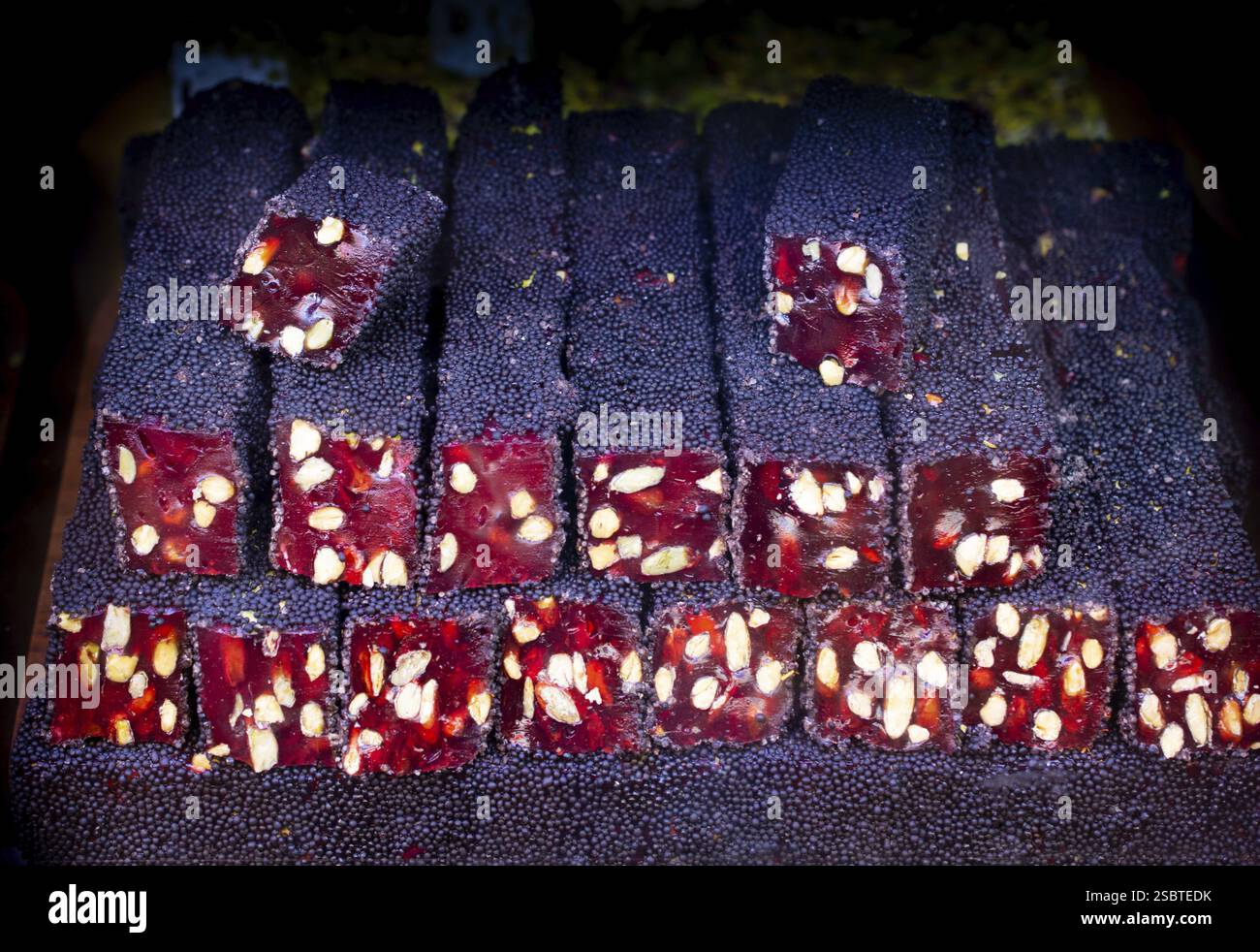 Traditionelle türkische Delikatesse, zuckerbeschichtete weiche Süßigkeiten Stockfoto