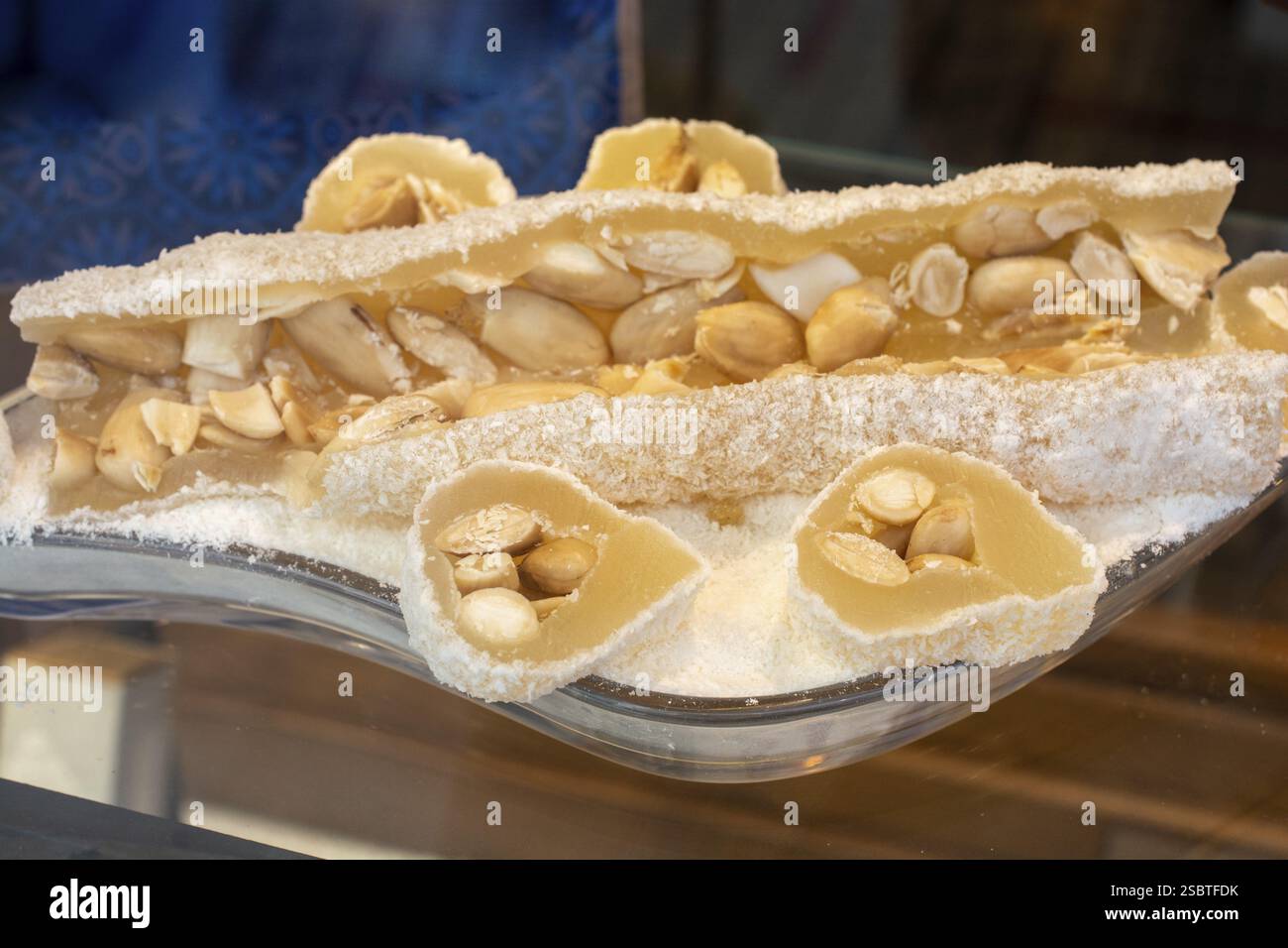 Traditionelle türkische Delikatesse, zuckerbeschichtete weiche Süßigkeiten Stockfoto