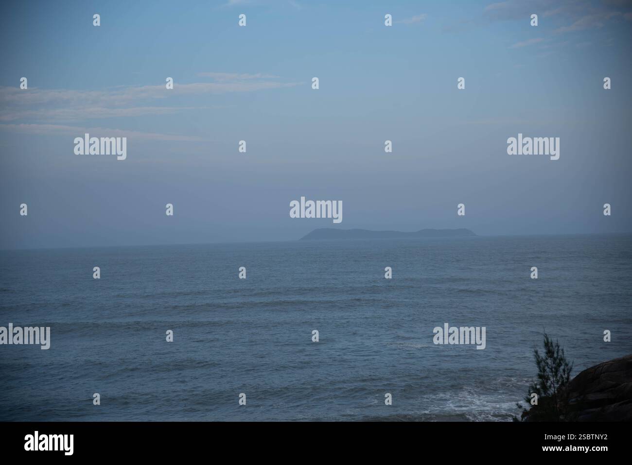 Gamboa Beach an der Küste von Santa Catarina im Süden Brasiliens. Stockfoto