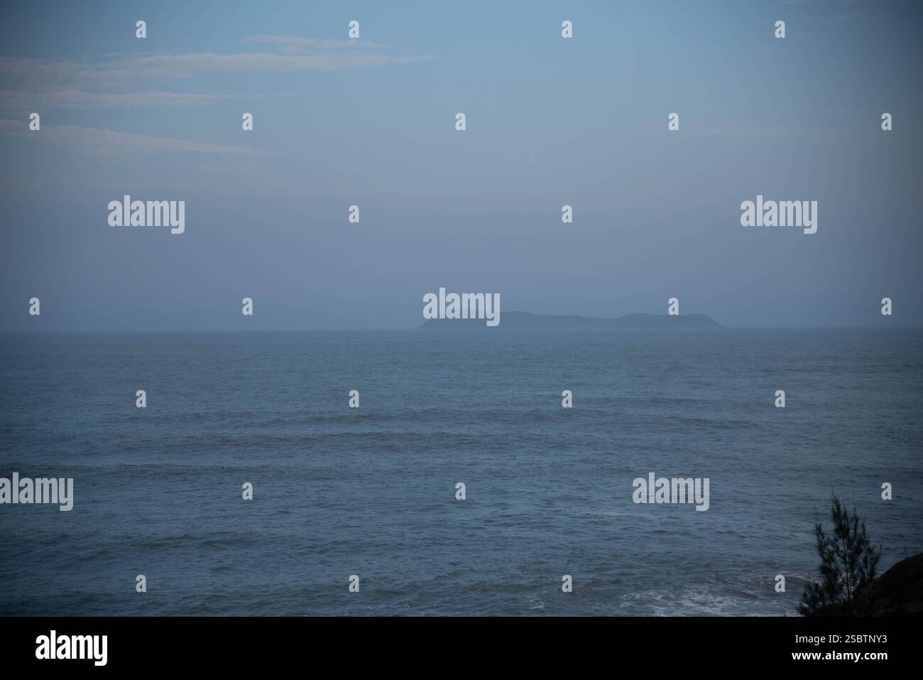 Gamboa Beach an der Küste von Santa Catarina im Süden Brasiliens. Stockfoto