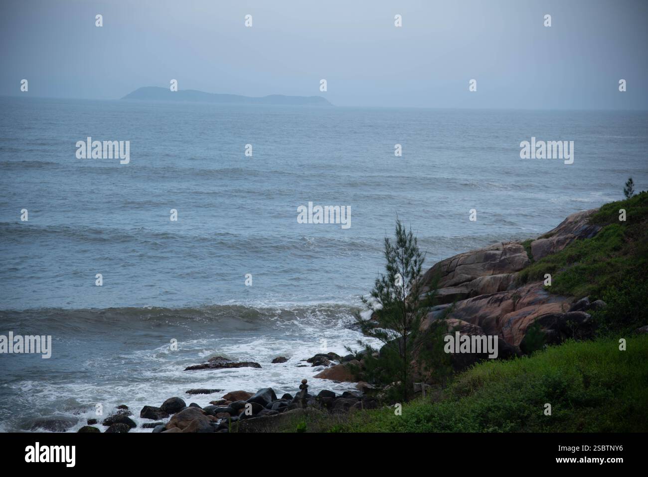Gamboa Beach an der Küste von Santa Catarina im Süden Brasiliens. Stockfoto