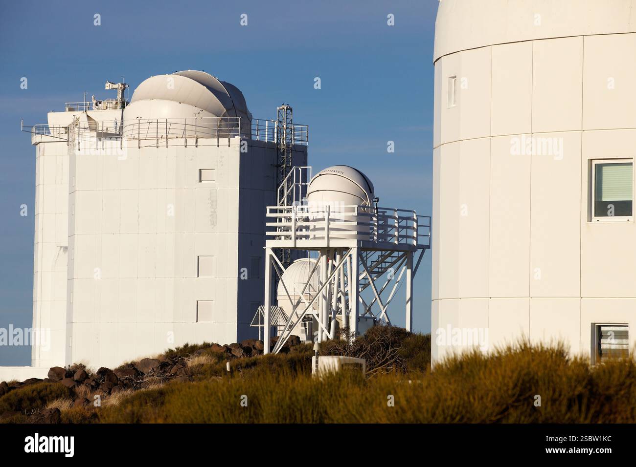 Teleskope am Observatorio del Teide, OT, Astronomisches Observatorium, Las Cañadas del Teide Nationalpark, Teneriffa, Kanarische Inseln, Spanien Stockfoto