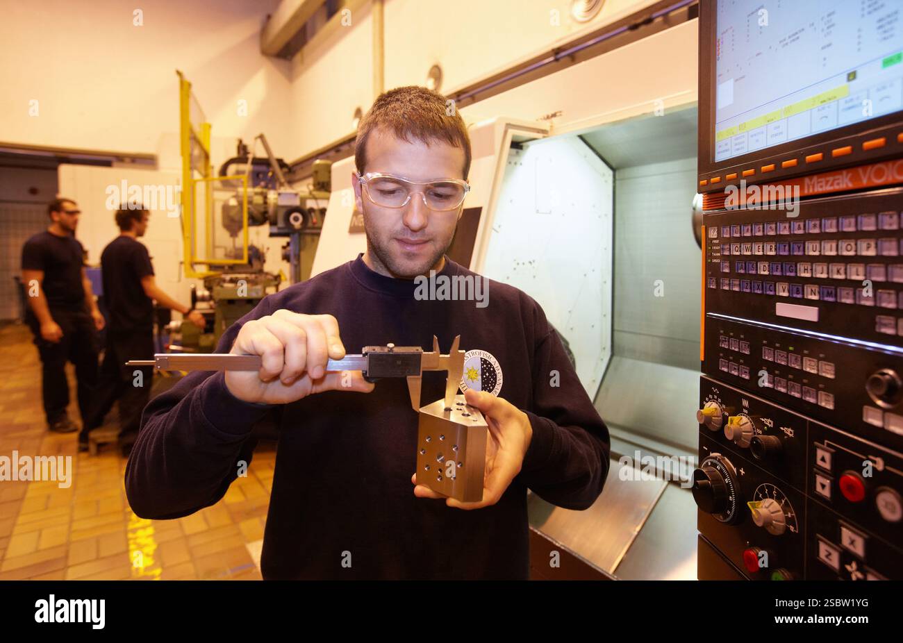Bearbeitung optischer Medien EMIR-Projekt Mechanische Werkstatt, Instituto Astrofisica de Canarias IAC, La Laguna, Teneriffa, Kanarische Inseln, Spanien EMI Stockfoto