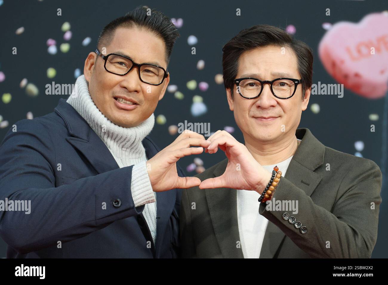 Februar 2025, Los Angeles, Kalifornien, USA: Jonathan Eusebio, KE Huy Quan bei einer Zeremonie zu Ehren des Schauspielers Ke Huy Quan mit Hand- und Fußabdrücken im TCL Chinese Theatre IMAX. (Kreditbild: © Nina Prommer/ZUMA Press Wire) NUR REDAKTIONELLE VERWENDUNG! Nicht für kommerzielle ZWECKE! Stockfoto
