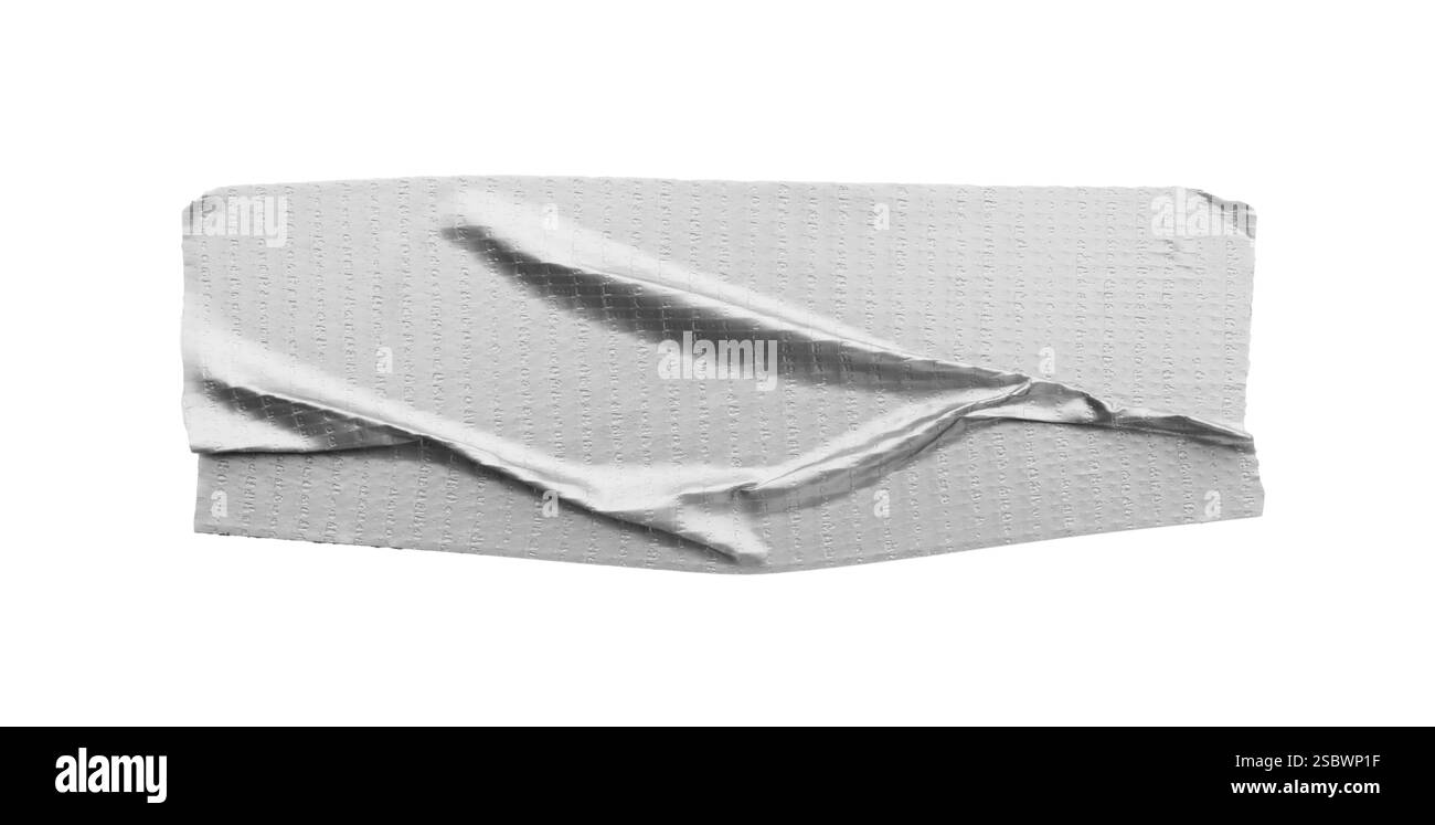 Zerknitterter Streifen silbernen Klebebandes auf weißem Hintergrund, Draufsicht Stockfoto