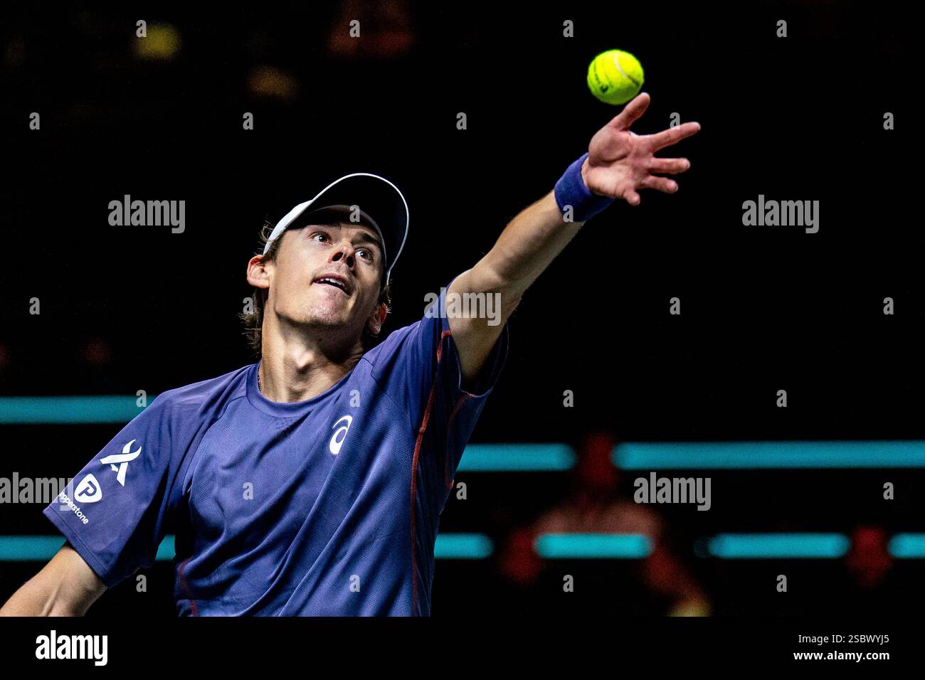 Rotterdam, Niederlande. Februar 2025. ROTTERDAM, NIEDERLANDE - 4. FEBRUAR: Alex de Minaur aus Australien spielt in seinem Spiel der First Round der Männer-Singles gegen David Goffin aus Belgien während des zweiten Tages der ABN AMRO Open beim Rotterdam Ahoy am 4. Februar 2025 in Rotterdam, Niederlande. (Foto: Rene Nijhuis/MB Media) Credit: MB Media Solutions/Alamy Live News Stockfoto