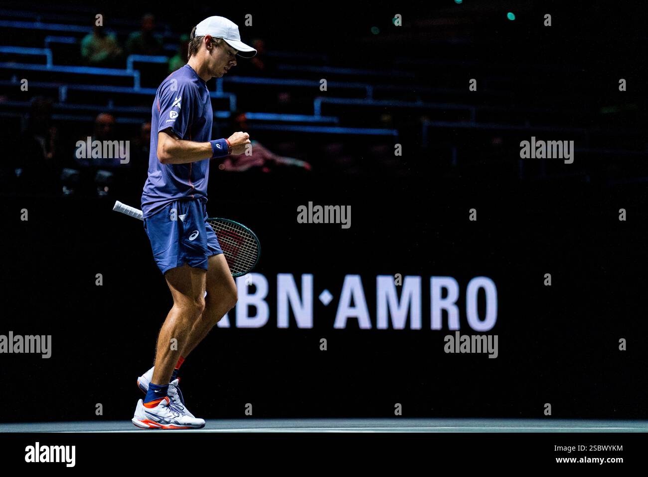 Rotterdam, Niederlande. Februar 2025. ROTTERDAM, NIEDERLANDE - 4. FEBRUAR: Alex de Minaur aus Australien feiert den Sieg in seinem Spiel der First Round der Männer-Singles gegen David Goffin aus Belgien während des zweiten Tages der ABN AMRO Open im Rotterdam Ahoy am 4. Februar 2025 in Rotterdam, Niederlande. (Foto: Rene Nijhuis/MB Media) Credit: MB Media Solutions/Alamy Live News Stockfoto