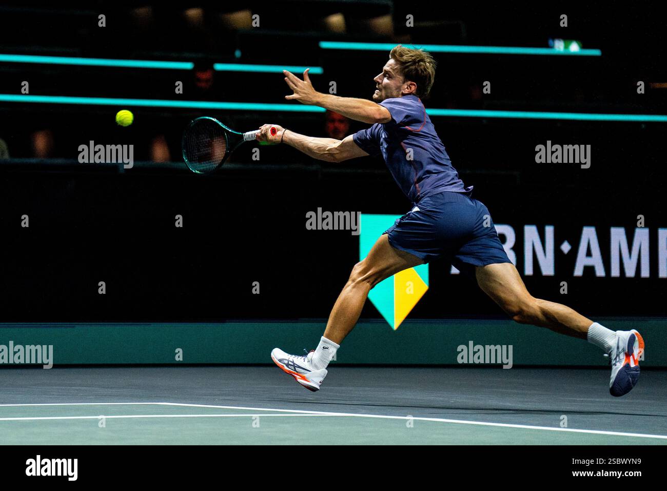 Rotterdam, Niederlande. Februar 2025. ROTTERDAM, NIEDERLANDE - 4. FEBRUAR: David Goffin aus Belgien spielt bei den ABN AMRO Open am 2. Tag der ABN AMRO Open im Rotterdam Ahoy am 4. Februar 2025 in Rotterdam, Niederlande, eine Vorhand in seinem Spiel der Männer-Singles gegen Alex de Minaur aus Australien. (Foto: Rene Nijhuis/MB Media) Credit: MB Media Solutions/Alamy Live News Stockfoto