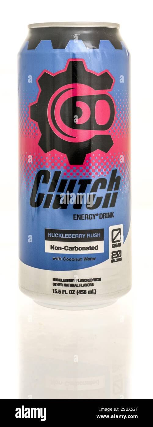 Winneconne, WI - 26. Januar 2025: Eine Dose Clutch Energy Drink auf isoliertem Hintergrund. Stockfoto