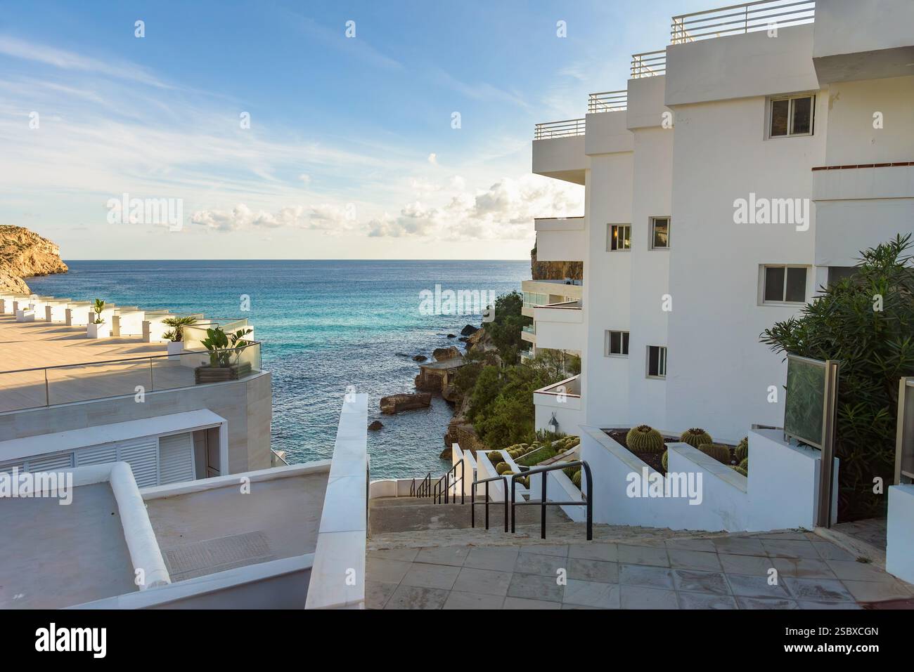 Blick auf die malerische Mittelmeerküste in Cala Sant Vicenc auf Mallorca. Balearen, Spanien Stockfoto