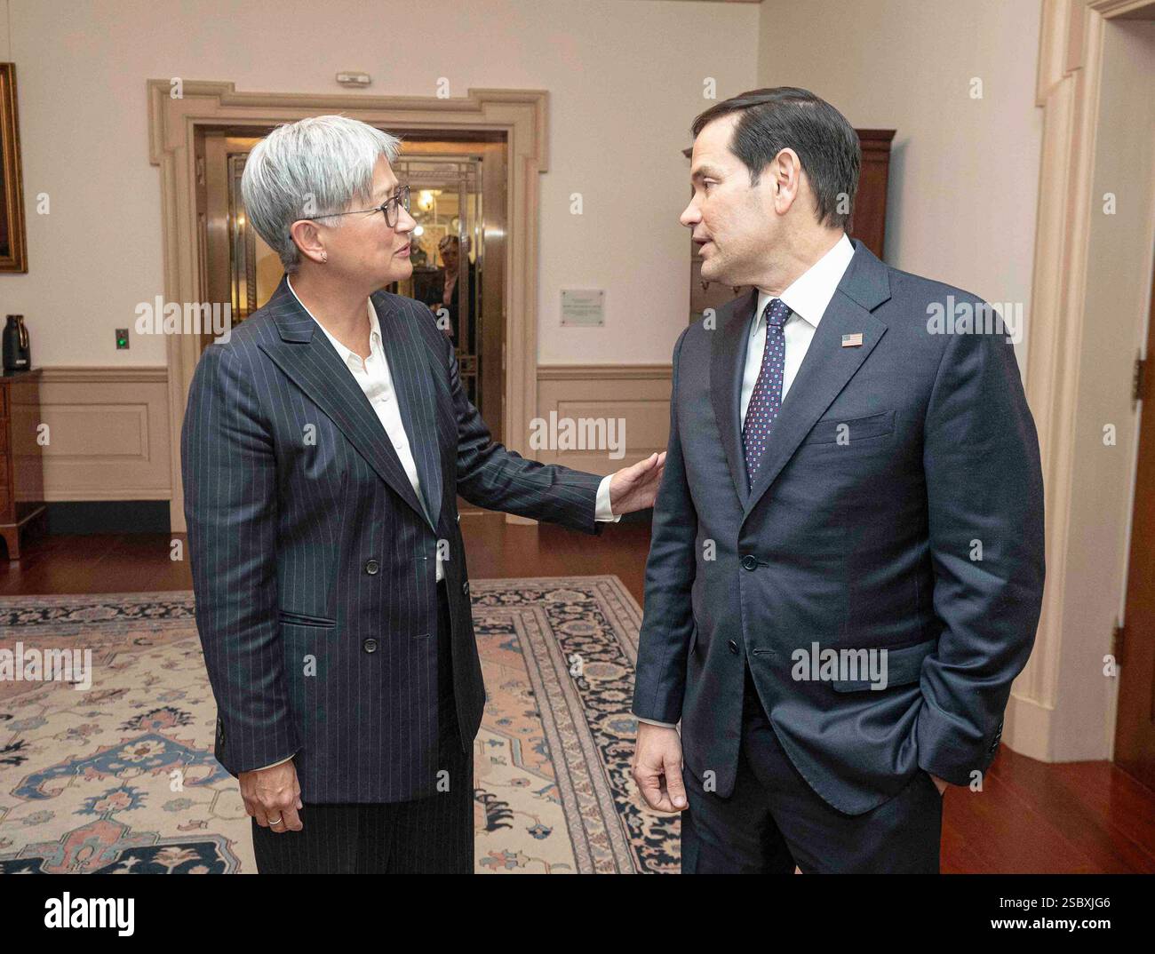 Außenminister Marco Rubio trifft sich am 21. Januar 2025 mit dem australischen Außenminister Penny Wong im Außenministerium in Washington, D.C. (Offizielles Foto des Außenministeriums von Freddie Everett) Stockfoto