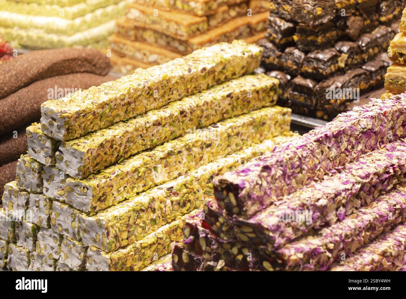 Laden der traditionellen türkischen Honig lokum Zucker überzogen soft Candy Stockfoto