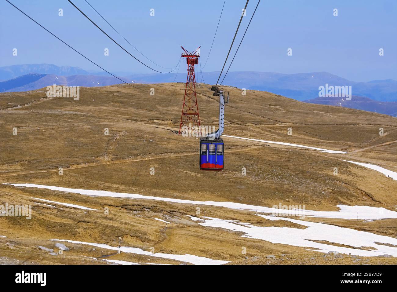 Telecabine (Kabeltransport, Seilbahn, Gondel) in den Bucegi Bergen Sinaia, Rumänien, Europa Stockfoto